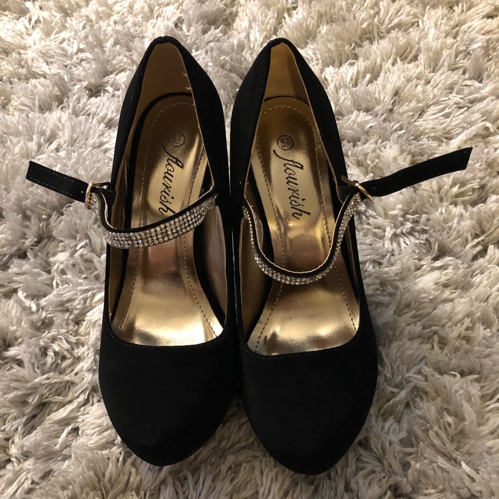 Flourish heels| Black/ Suede| Size 5.5